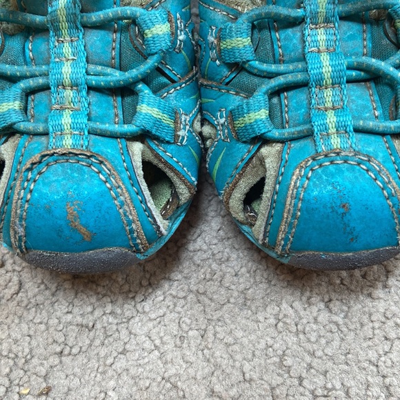 Merrell hydro junior with non- marking sole - Picture 4 of 4